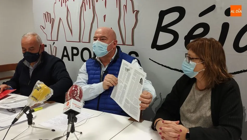 De i. a d. Juan José Frías, Javier Garrido y Ana Vallejo, miembros de Tú Aportas