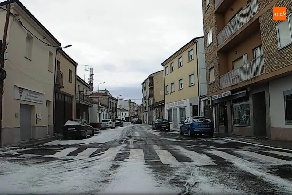 Foto 4 - Las placas de hielo aumentan el riesgo de accidentes tras la presencia de nieve en carreteras y...