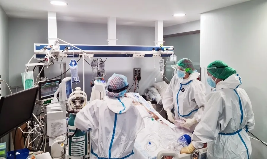 Paciente de coronavirus en la UCI de Salamanca - Archivo