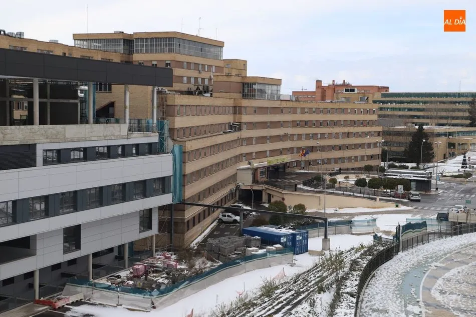 Hospital Clínico de Salamanca bajo la nieve de Filomena - Foto: Lydia González