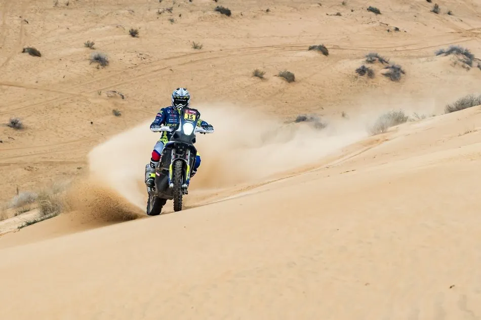 Foto 2 - Santolino mantiene el tipo en el Dakar en la dura etapa marat&oacute;n