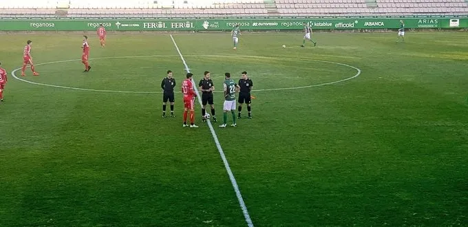 Saludo inicial entre ambos equipos / Unionistas CF