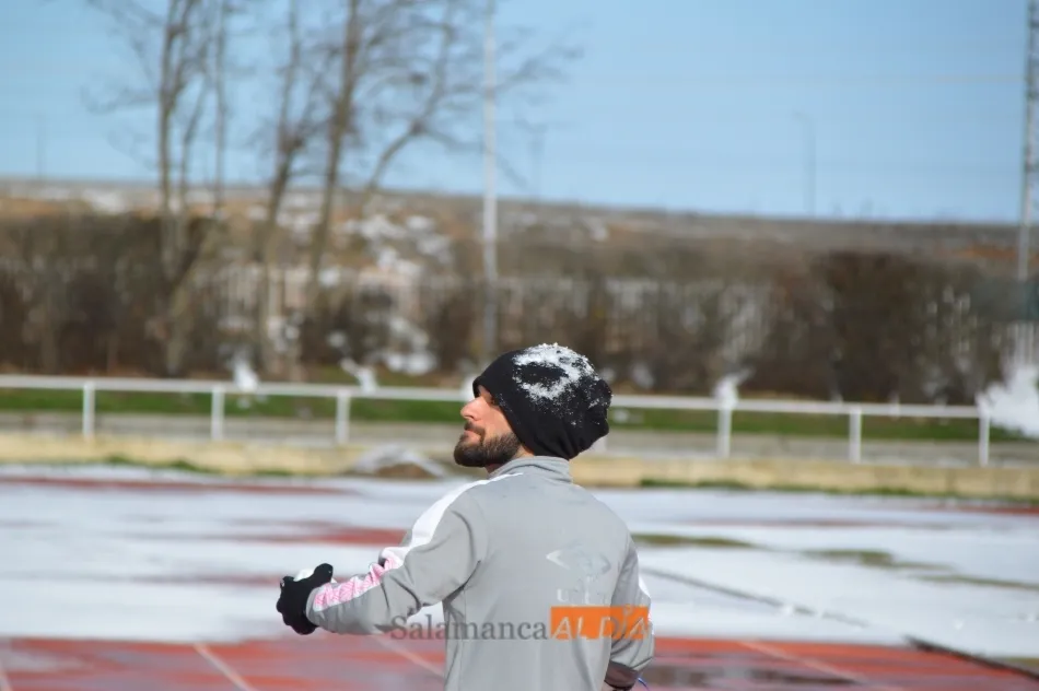 Foto 9 - El entrenamiento m&aacute;s divertido del Salamanca UDS en todo el a&ntilde;o: bolazos, carreras por la nieve y ...