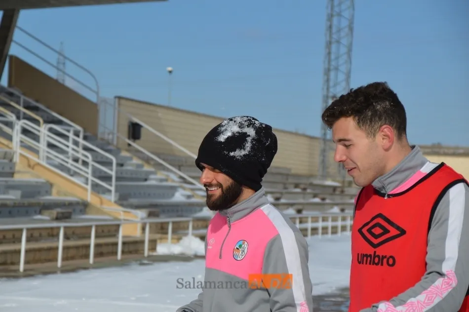 Foto 8 - El entrenamiento m&aacute;s divertido del Salamanca UDS en todo el a&ntilde;o: bolazos, carreras por la nieve y ...