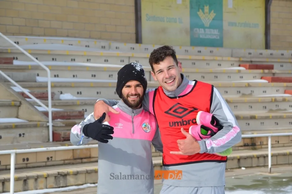 Foto 6 - El entrenamiento m&aacute;s divertido del Salamanca UDS en todo el a&ntilde;o: bolazos, carreras por la nieve y ...