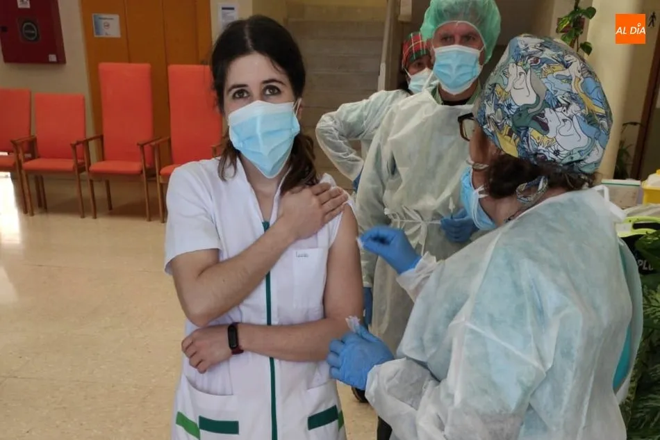 Foto 6 - Comienza la vacunaci&oacute;n contra la COVID-19 en las residencias de mayores de las Arribes