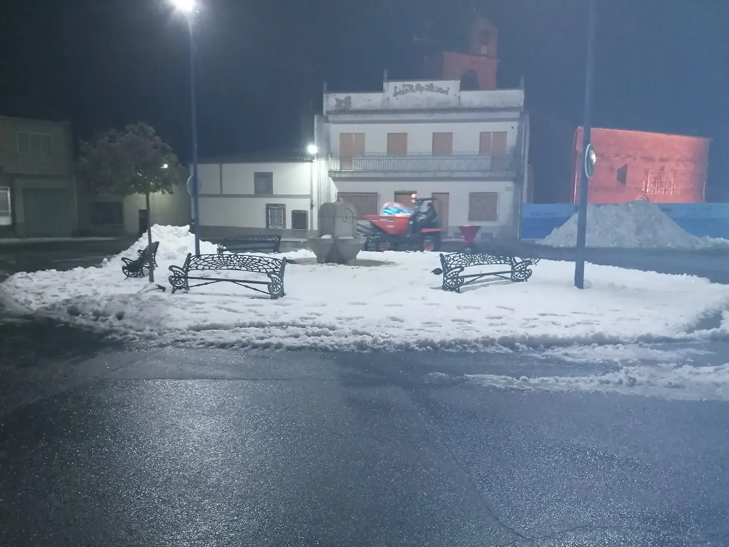 Foto 2 - Mucha sal para evitar resbalones en Las Villas