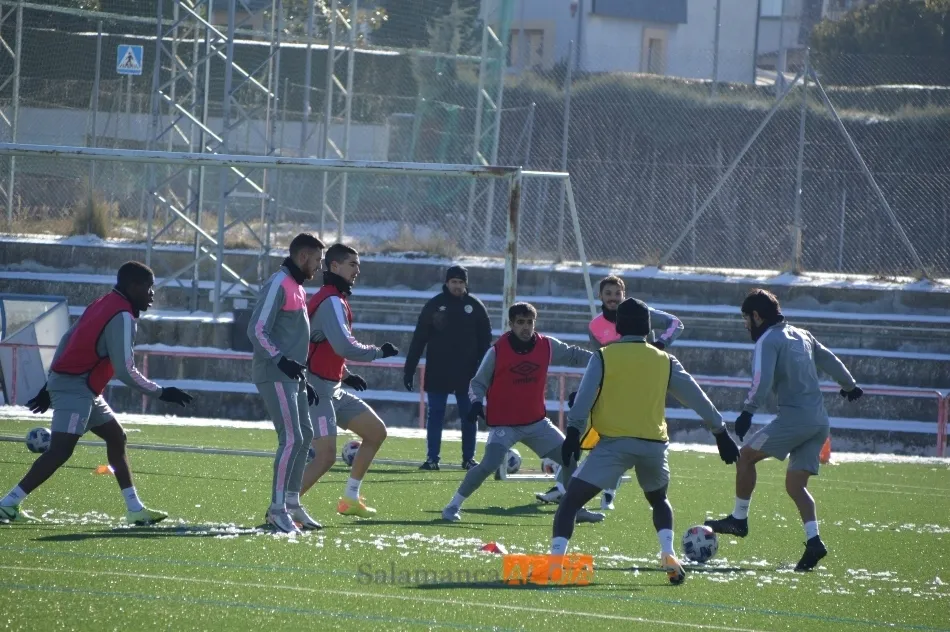 Foto 11 - Bryan Aleme, la gran novedad en el entrenamiento del Salamanca UDS