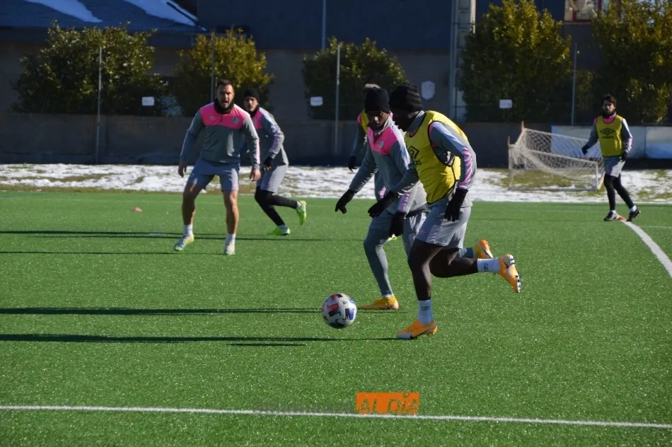 Foto 9 - Bryan Aleme, la gran novedad en el entrenamiento del Salamanca UDS