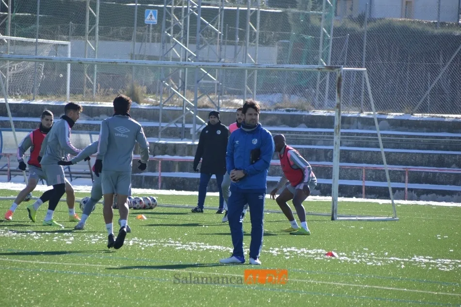 Foto 6 - Bryan Aleme, la gran novedad en el entrenamiento del Salamanca UDS