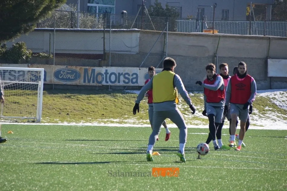 Foto 4 - Bryan Aleme, la gran novedad en el entrenamiento del Salamanca UDS