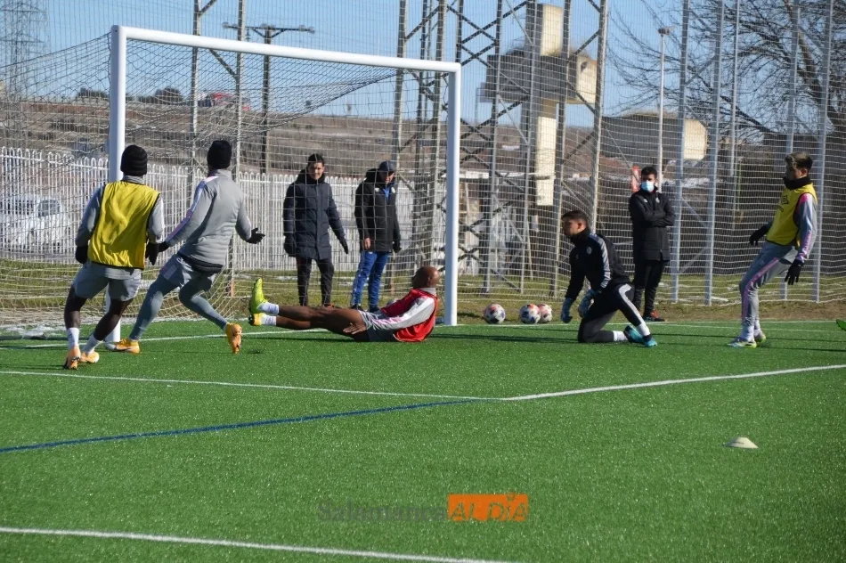 Foto 2 - Bryan Aleme, la gran novedad en el entrenamiento del Salamanca UDS