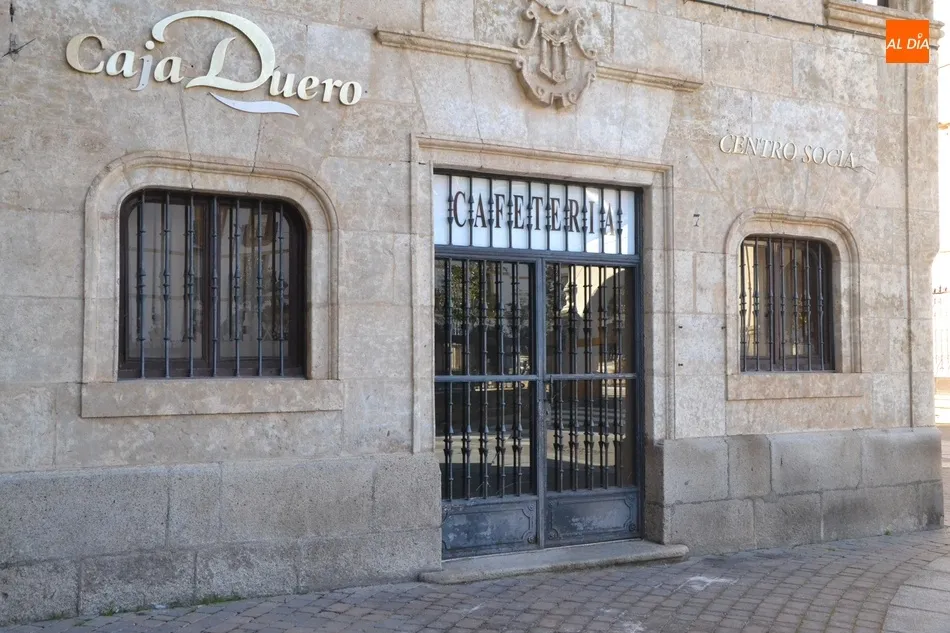 Foto 6 - Notable despliegue de terrazas en el primer d&iacute;a de cierre del interior de los establecimientos de...