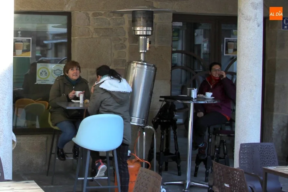 Foto 3 - Los hosteleros de Vitigudino se adaptan a la normativa anti-COVID de la Junta  
