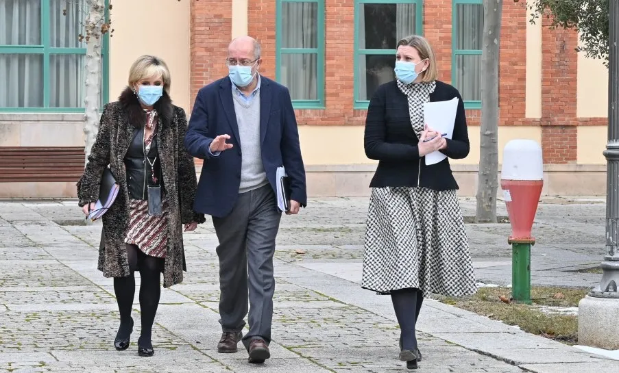 El vicepresidente, portavoz y consejero de Transparencia, Ordenación del Territorio y Acción Exterior, Francisco Igea, y las consejeras de Sanidad, Verónica Casado, y de Familia e Igualdad de Oportunidades, Isabel Blanco