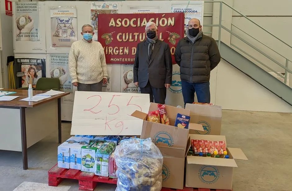 La Asociación Cultural ‘Virgen de Sacedón’ entrega 200 kilos de productos al Banco de...