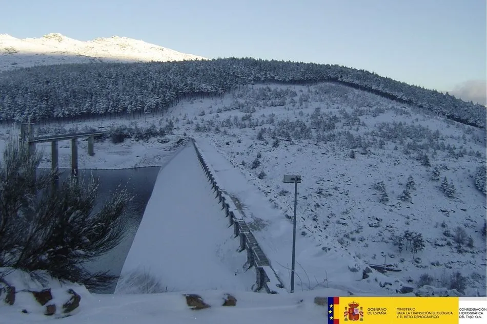 Foto 2 - La Confederaci&oacute;n Hidrogr&aacute;fica del Tajo instala una microturbina en el pantano de Navamu&ntilde;o