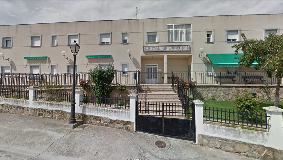 El principal foco se ha detectado en la residencia de mayores, donde se investiga cómo ha podido llegar el virus / FOTO: GOOGLE MAPS