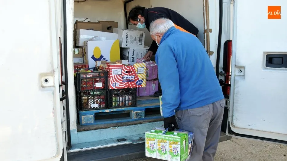Foto 2 - La solidaridad de los vecinos del Abadengo consigue recoger 4.000 kilos de alimentos en 2020