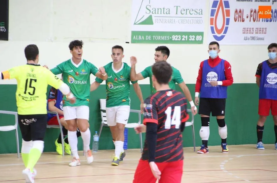 Raúl celebra un gol ante el Segosala en el partido de ida / Archivo