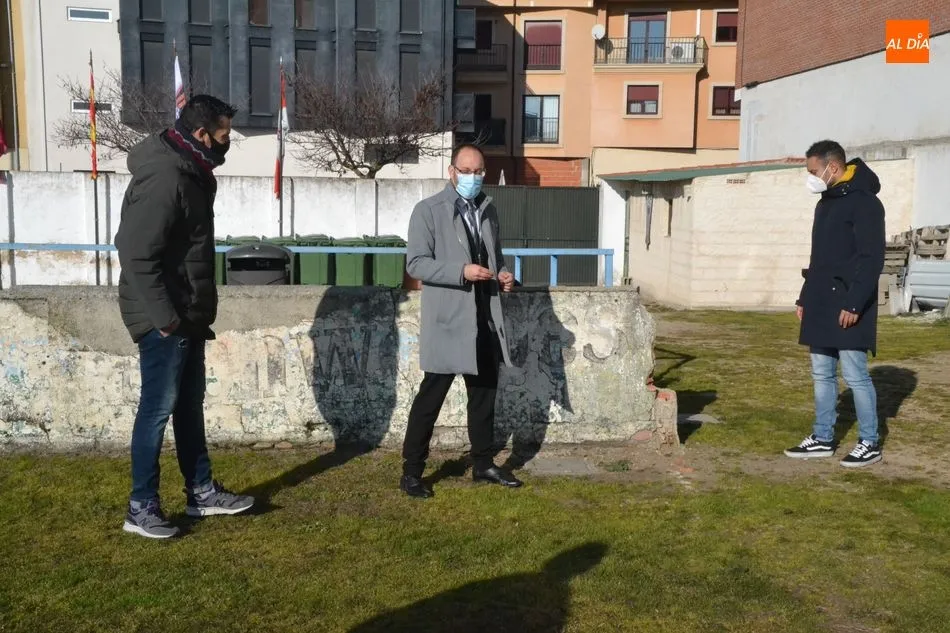 Foto 5 - El Francisco Mateos dir&aacute; adi&oacute;s este a&ntilde;o al viejo muro de delimitaci&oacute;n del c&eacute;sped  