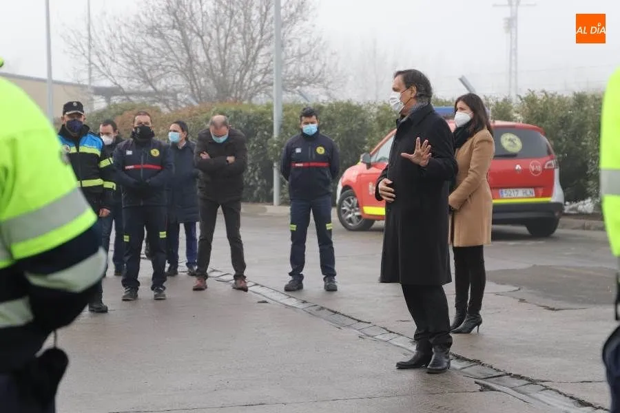 Foto 7 - El alcalde agradece a los servicios de limpieza y de seguridad su esfuerzo en la gesti&oacute;n de los...