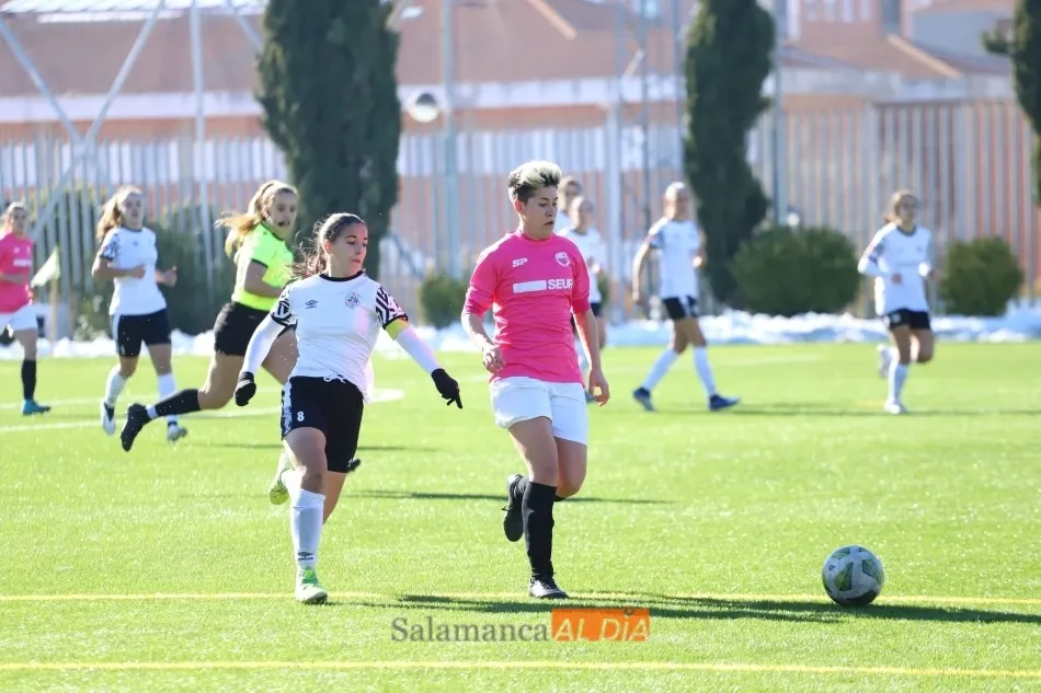Foto 10 - El Salamanca UDS Femenino empieza el 2021 con victoria sobre el Ol&iacute;mpico y el Santa Marta DH cae...