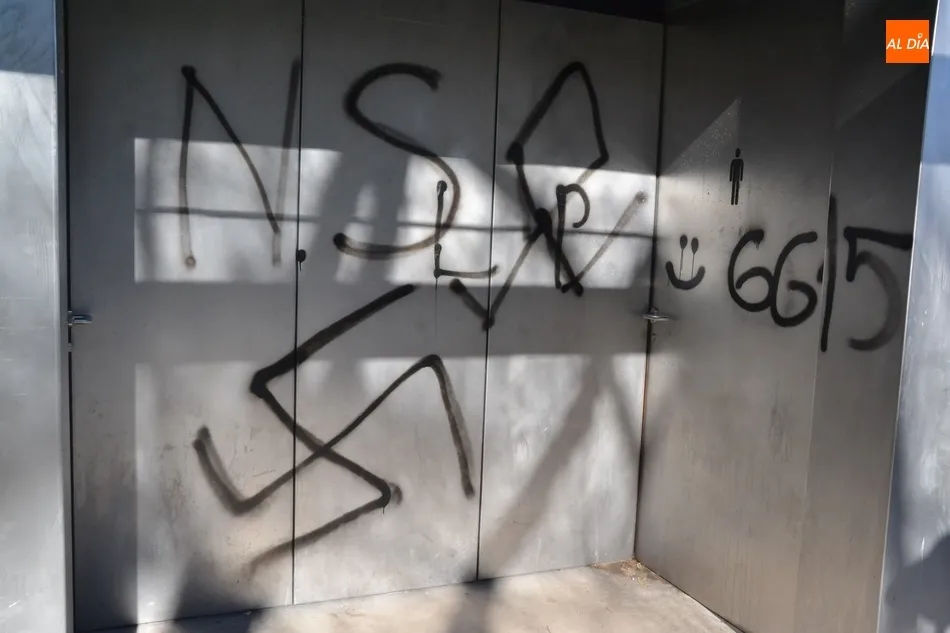 Foto 2 - Aparece simbolog&iacute;a nazi en varios puntos de Ciudad Rodrigo  