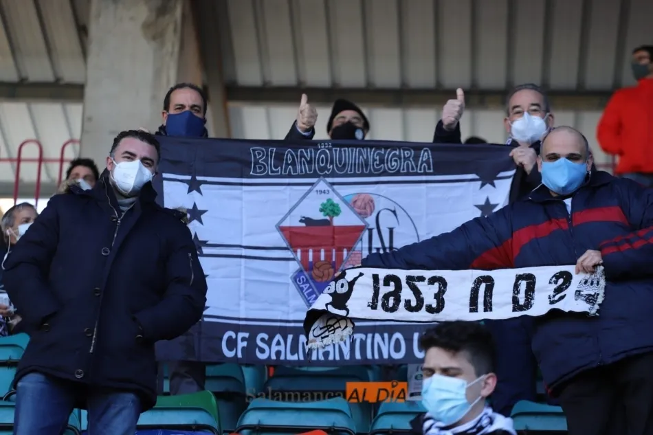 Foto 6 - El Helm&aacute;ntico debuta en 2021 para alentar a &lsquo;su&rsquo; Salamanca UDS frente al hist&oacute;rico D&eacute;por y...