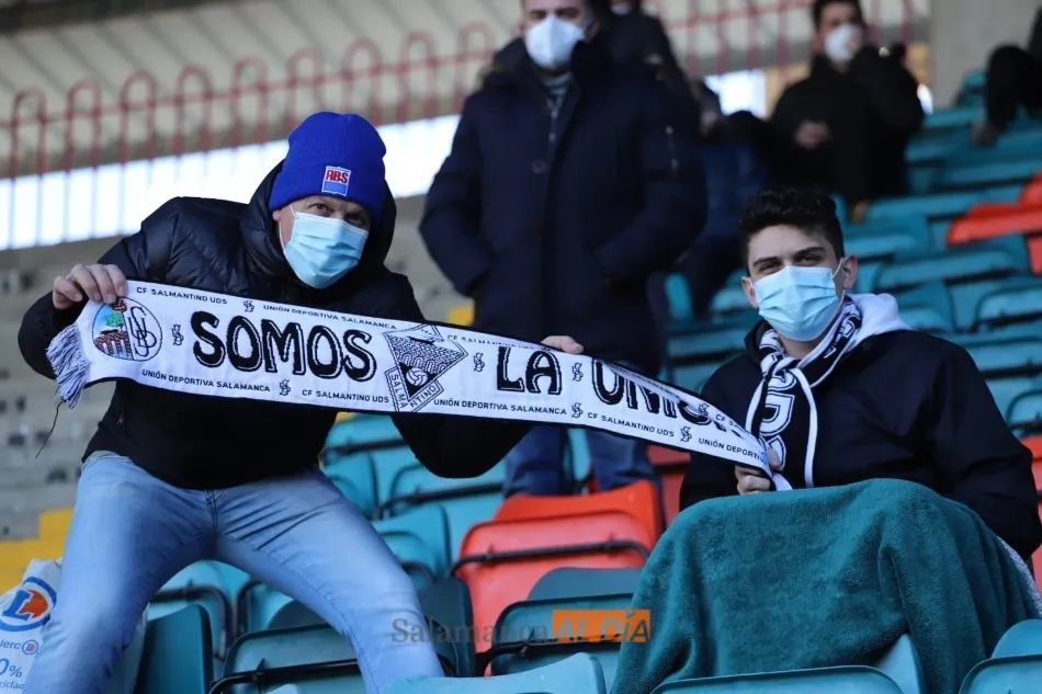 Foto 2 - El Helm&aacute;ntico debuta en 2021 para alentar a &lsquo;su&rsquo; Salamanca UDS frente al hist&oacute;rico D&eacute;por y...