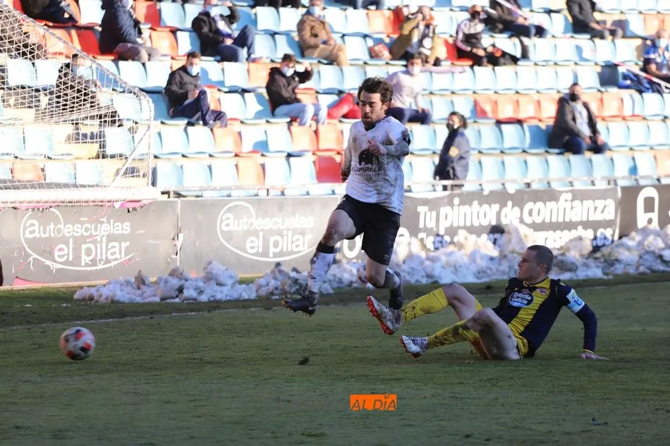 Foto 9 - Escobar le cambia la cara al Salamanca UDS y merece m&aacute;s que un punto ante el D&eacute;por (0-0)