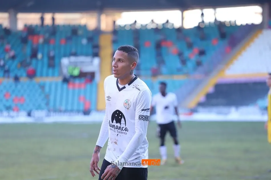 Foto 6 - Escobar le cambia la cara al Salamanca UDS y merece m&aacute;s que un punto ante el D&eacute;por (0-0)