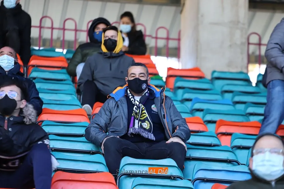 Foto 11 - El Helm&aacute;ntico debuta en 2021 para alentar a &lsquo;su&rsquo; Salamanca UDS frente al hist&oacute;rico D&eacute;por y...