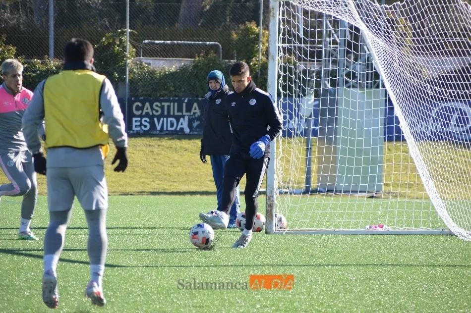 Foto 9 - El Salamanca UDS no baja el ritmo despu&eacute;s de volver a ilusionar y ya piensa en el Compostela con...