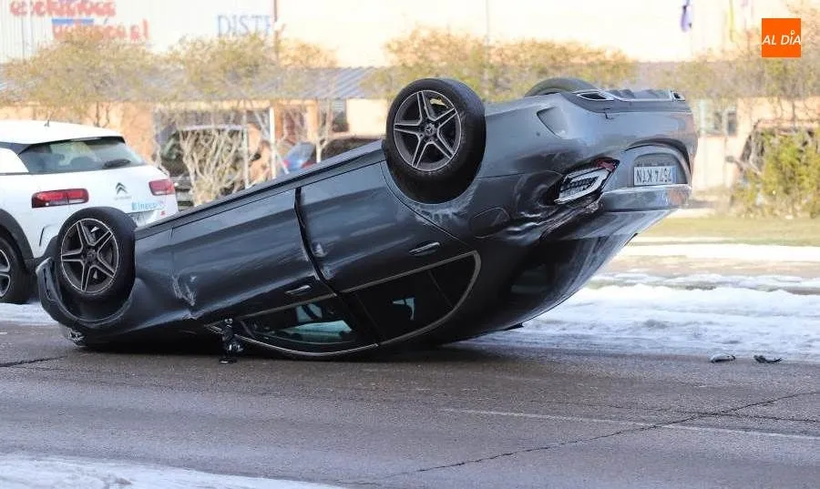 Estado del vehículo tras este accidente en Carbajosa. Foto de Lydia González