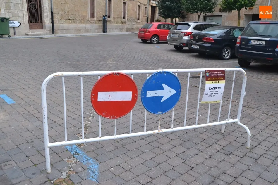 Cortadas al tráfico las calles Velayos y Colegios por las obras de la calle San Juan  