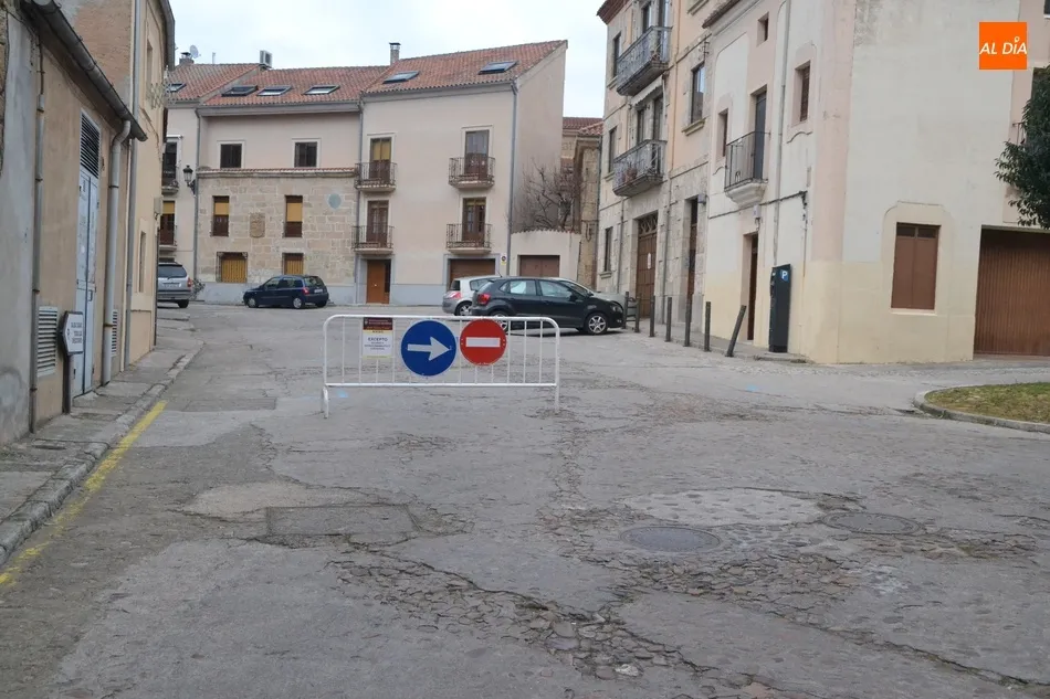 Foto 7 - Cortadas al tr&aacute;fico las calles Velayos y Colegios por las obras de la calle San Juan  