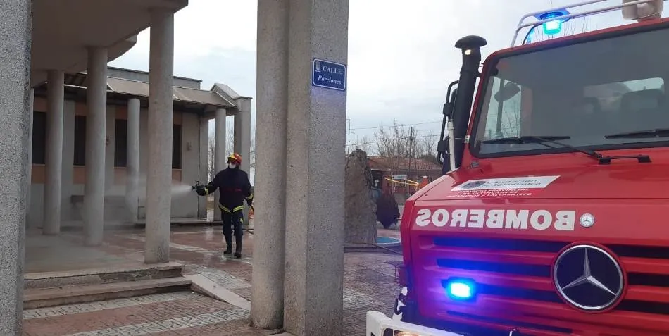 Foto 7 - Los Bomberos realizan tareas de desinfecci&oacute;n en Boada  