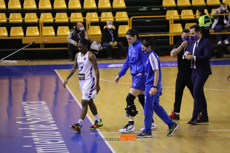 Foto 3 - El Perfumer&iacute;as Avenida se repone e inicia su burbuja con triunfo ante el Izmit (80-101)