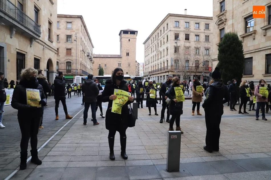 Foto 9 - Profesionales de peluquer&iacute;a protestan ante la Subdelegaci&oacute;n del Gobierno&nbsp; para reclamar la...