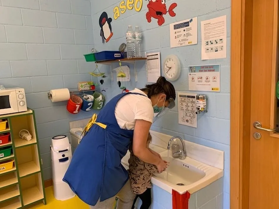 La directora destaca el trabajo de todo el equipo para adaptar el centro y subraya que se ha reforzado la limpieza y desinfección