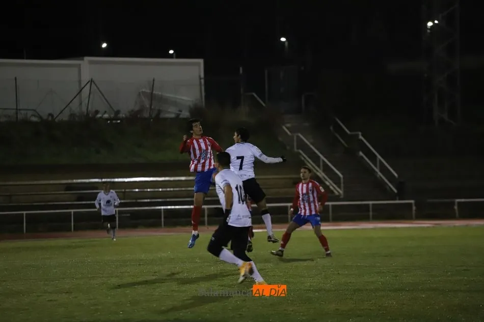 Foto 2 - Al Salamanca UDS le sale todo este mi&eacute;rcoles: el filial remonta al Tordesillas en Las Pistas (3-2)