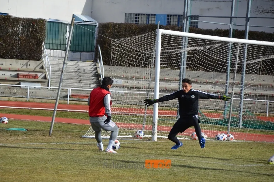 Foto 3 - Caras felices en el entrenamiento del Salamanca UDS despu&eacute;s de ganar al Compostela