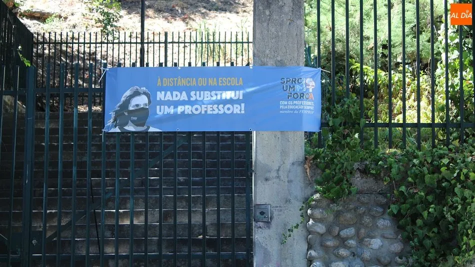 Foto 2 - Portugal endurece el confinamiento y cierra todo el sistema educativo al constatar la alta...