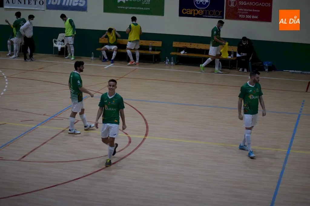 Jugadores del Piensos Durán Albense antes de arrancar un encuentro / Pedro Zaballos
