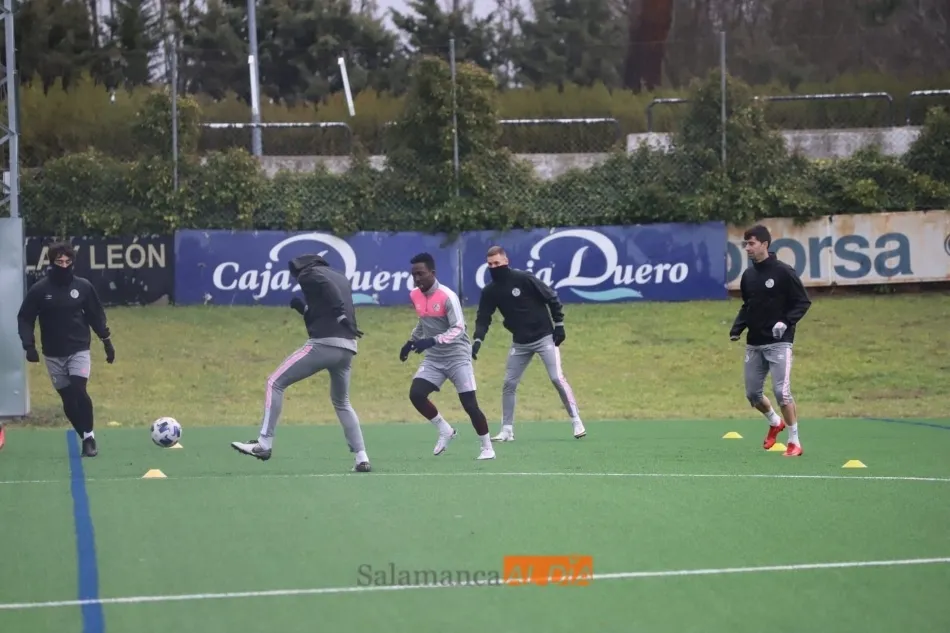 Foto 5 - El Salamanca UDS sigue cogiendo fuerzas para la &lsquo;final&rsquo; en O Vao con una sesi&oacute;n en el Tori  