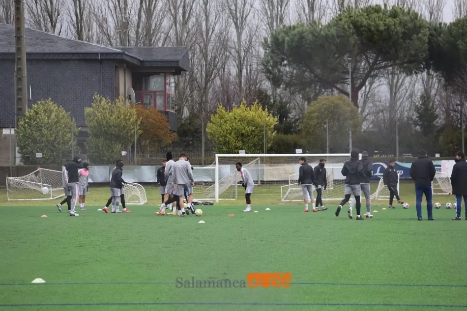 Foto 3 - El Salamanca UDS sigue cogiendo fuerzas para la &lsquo;final&rsquo; en O Vao con una sesi&oacute;n en el Tori  