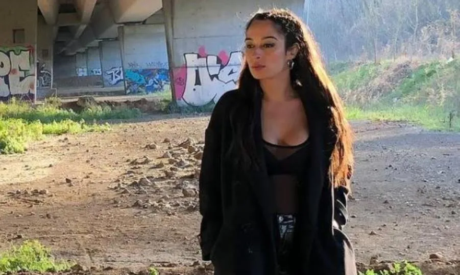 Foto 2 - La joven cantaora salmantina, Bego Salazar, estrena disco
