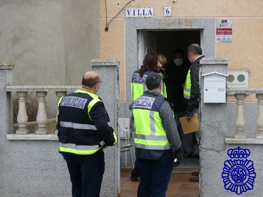 Foto 2 - Once detenidos en Salamanca por falsedad documental y propiciar la inmigraci&oacute;n ilegal