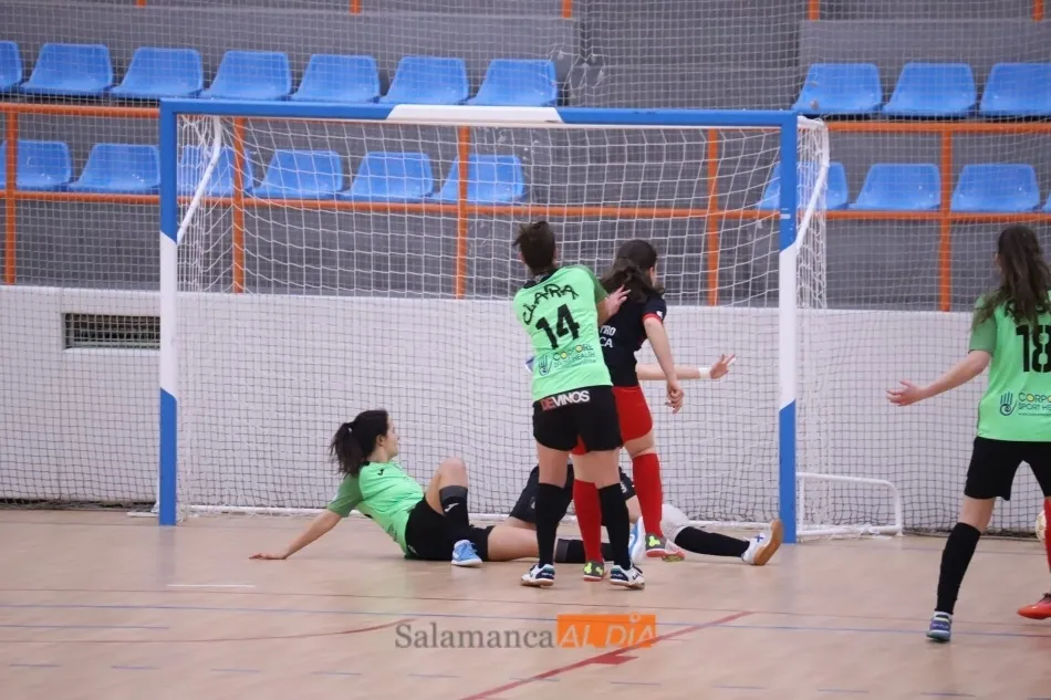 Foto 2 - El Intersala sufre una dura derrota a manos del Castro (2-7)